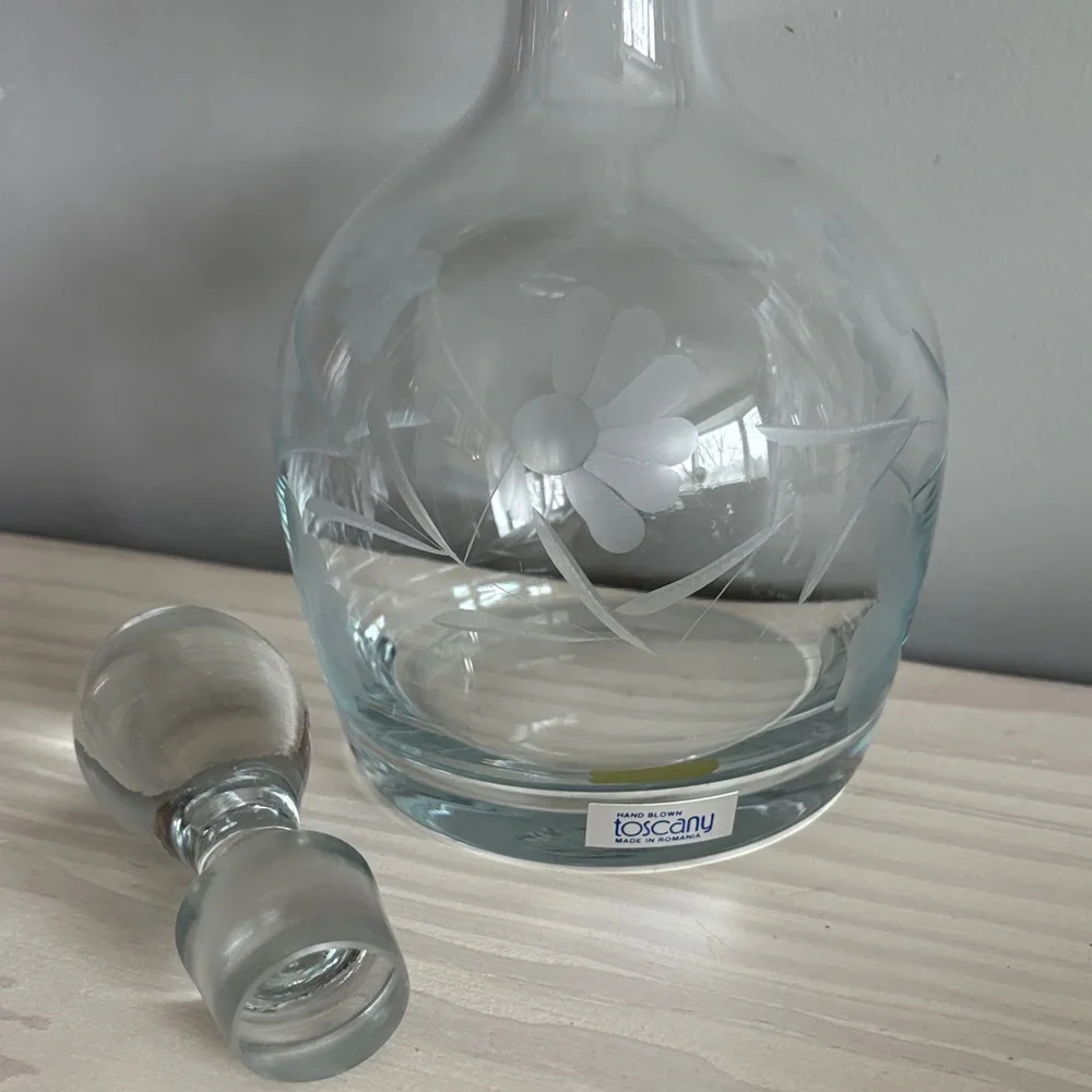 Toscany Etched Floral Wine Decanter w/ Glass Stopper Made in Romania‎